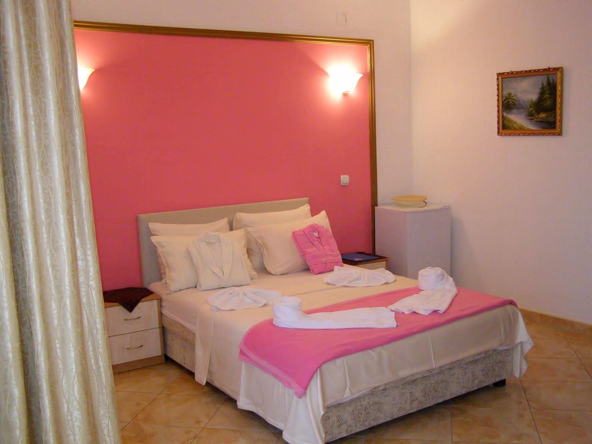 Hotel Wellness & Spa Angelo Gabriel Petrovac Exterior foto
